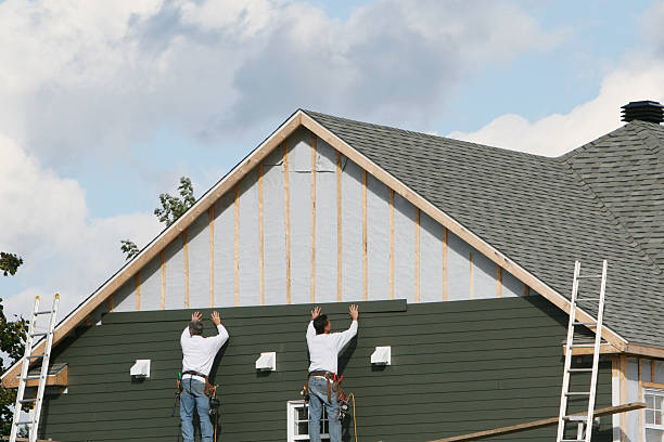 Professional Siding Replacement technician working in Williston, SC